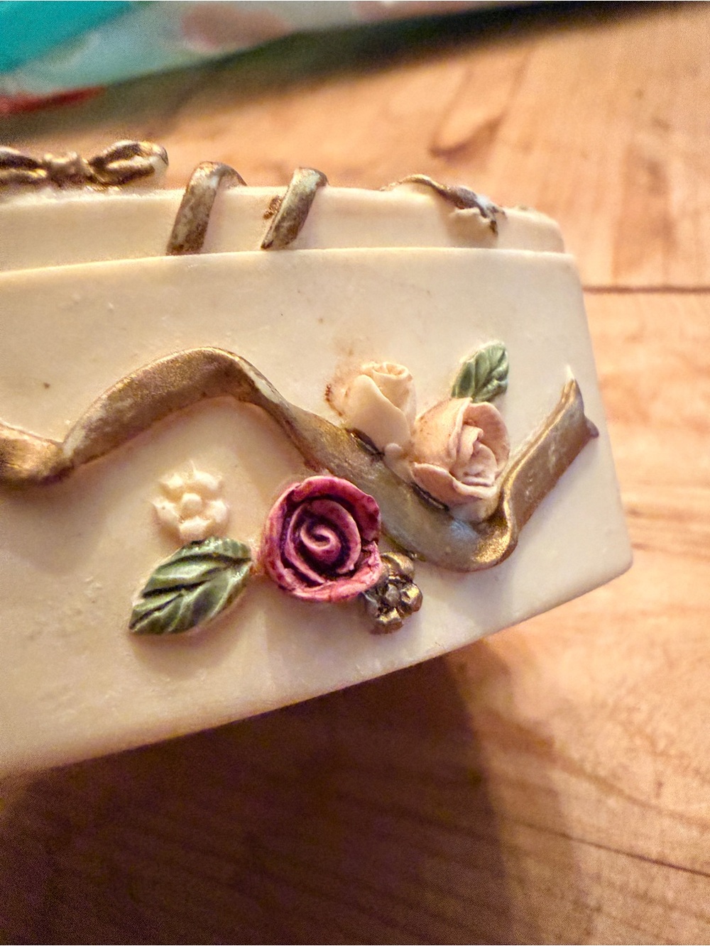 Vintage Dezine Heart-Shaped Floral Trinket Box Cream Pink Roses Hand Painted - Picture 8 of 16